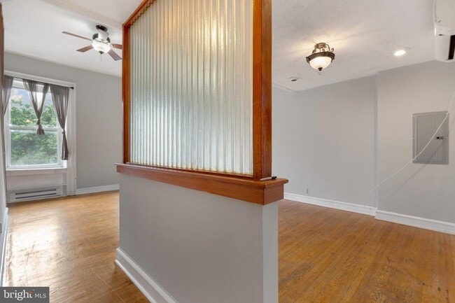 707 W Girard Ave