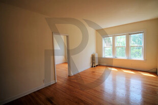 4805 N Wolcott Ave, Unit 3B Apartments