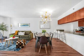 1 SE 12th St in Miami, FL - Building Photo - Building Photo
