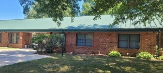 16 Dogwood Dr in Salem, IL - Building Photo