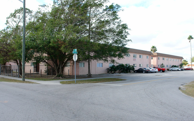 174 NW 3rd Ave in Homestead, FL - Building Photo - Building Photo