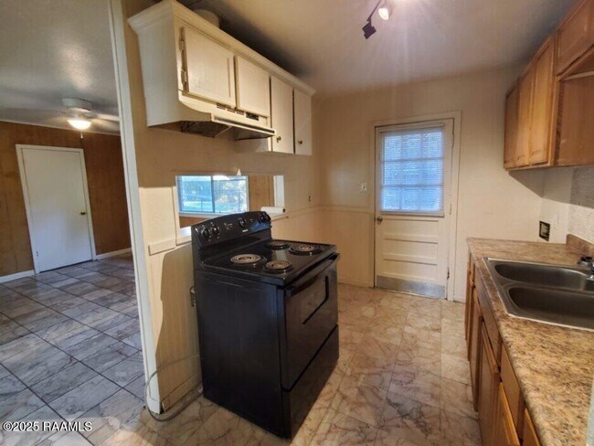 326 Guidry Rd in Lafayette, LA - Building Photo - Building Photo