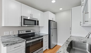 Pacifica Park Apartments in Pacifica, CA - Building Photo - Building Photo