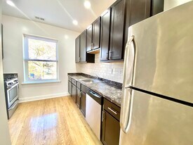 1012 W Sunnyside Ave, Unit 3 in Chicago, IL - Building Photo