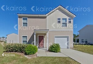 924 Sanford Ln in Hinesville, GA - Building Photo