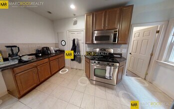 164 L St, Unit 2 in Boston, MA - Foto de edificio - Building Photo