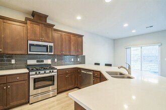 9745 SW 171st Ave in Beaverton, OR - Building Photo - Building Photo