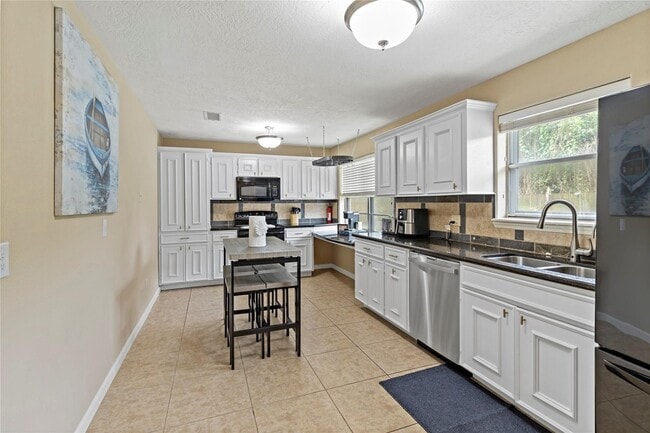 property at 1405 Delabrook Ct