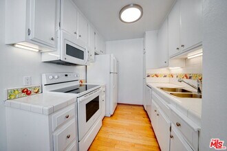 230 Bicknell Ave in Santa Monica, CA - Building Photo - Building Photo