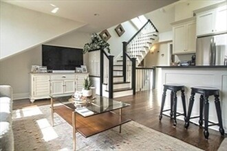 137 W Concord St, Unit 4 in Boston, MA - Building Photo - Building Photo