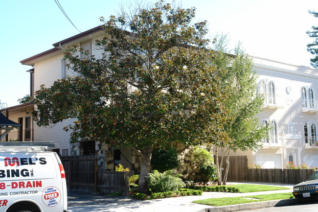 510 Almer Rd in Burlingame, CA - Foto de edificio - Building Photo