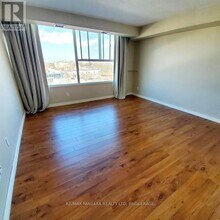 7 Gale Crescent in St Catharines, ON - Building Photo - Building Photo