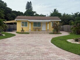 18 NW 12th Ave in Delray Beach, FL - Building Photo