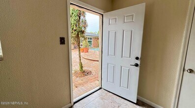 5557 Floral Ave in Jacksonville, FL - Building Photo - Building Photo