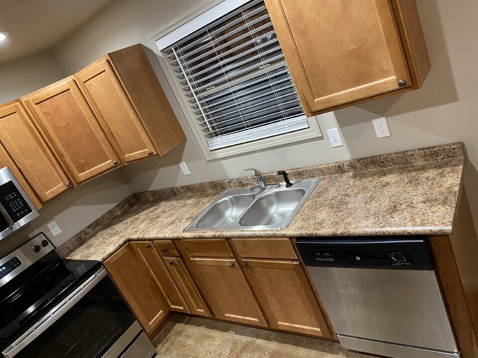 525 W Matthews Ave-Unit -B in Jonesboro, AR - Building Photo