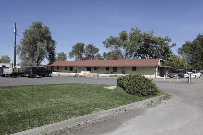 7501 Brighton Blvd in Commerce City, CO - Building Photo - Building Photo