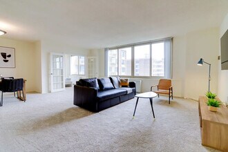 1600 S Eads St in Arlington, VA - Building Photo - Building Photo