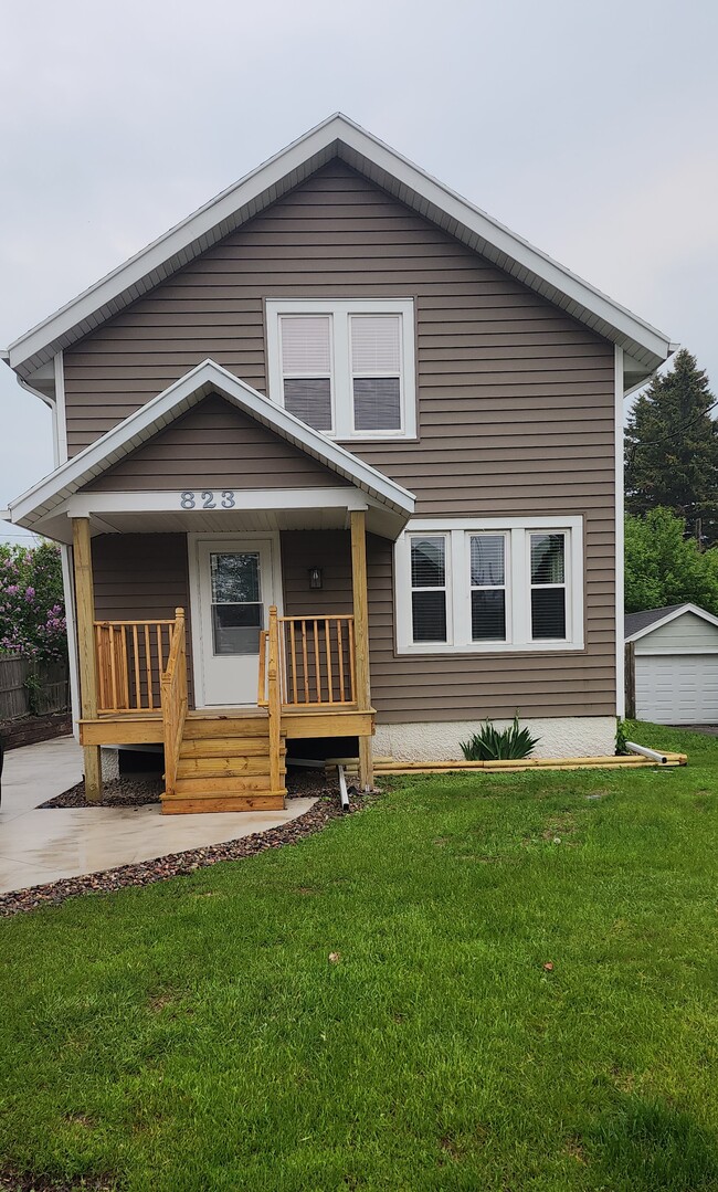 property at 823 S 25th St
