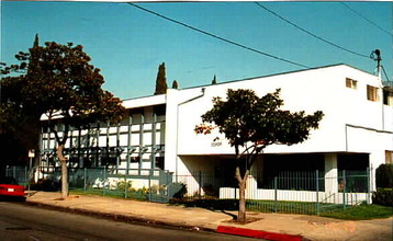 12926 Doty Ave in Hawthorne, CA - Building Photo - Building Photo