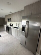 337 Mendoza Ave, Unit B in Miami, FL - Building Photo - Building Photo