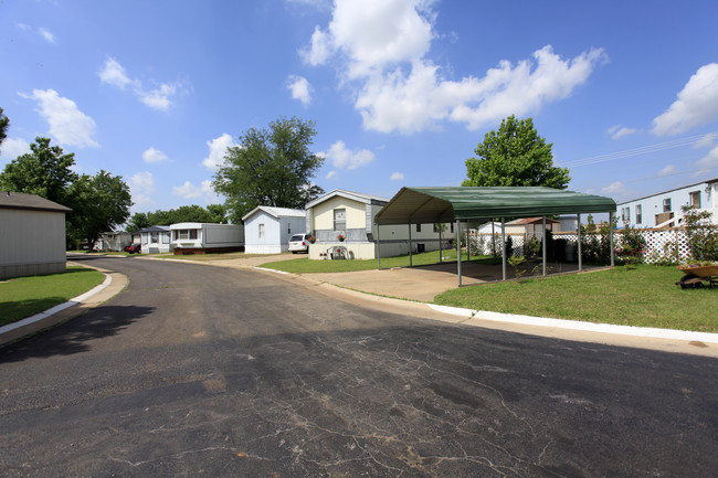 Granada Village in Oklahoma City, OK - Building Photo - Building Photo