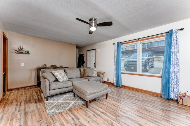 property at 9 Riddle Ct