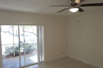 5686 Rock Island Rd, Unit # 102 in Tamarac, FL - Building Photo - Building Photo