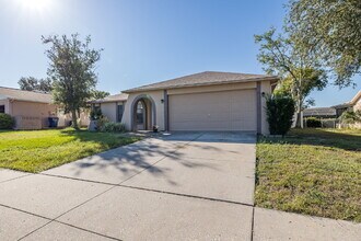 7334 Bent Oak Dr in Port Richey, FL - Building Photo - Building Photo