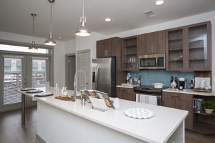 Veranda at Avalon in Alpharetta, GA - Building Photo