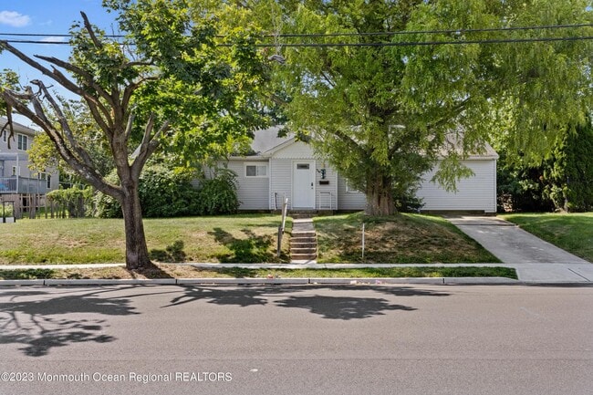 988 Woodgate Ave in Long Branch, NJ - Building Photo - Building Photo