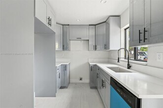 10340 NW 29th Ave in Miami, FL - Building Photo - Building Photo