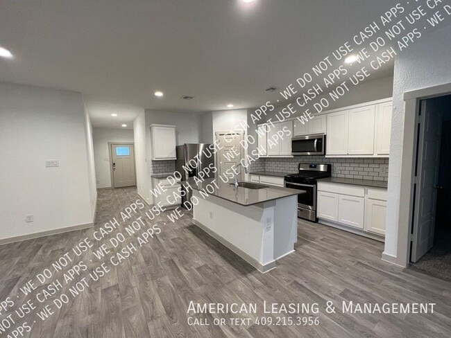 375 Silver Bridge Ct in Bridge City, TX - Building Photo - Building Photo
