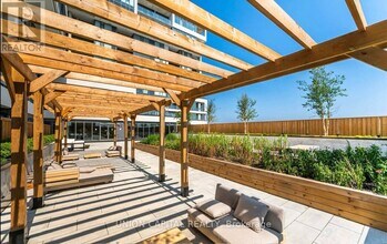 859 The Queensway in Toronto, ON - Building Photo - Building Photo