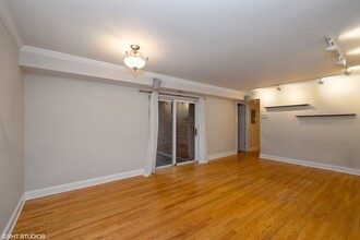 2131 N Larrabee St, Unit 6105 in Chicago, IL - Foto de edificio - Building Photo