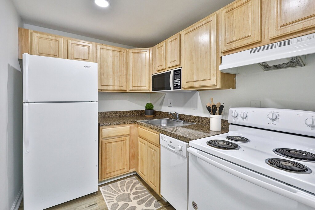 New Orleans Park Apartments in Secane, PA | ApartmentHomeLiving.com