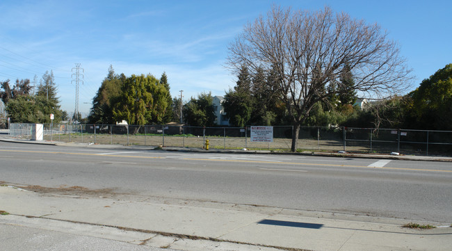 Leigh Avenue Senior Apartments in San Jose, CA - Building Photo - Building Photo