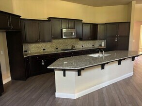 14620 Yellow Lupine Dr in Bakersfield, CA - Building Photo - Building Photo