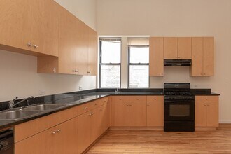 1260 N Greenview Ave, Unit R2 in Chicago, IL - Building Photo - Building Photo