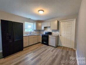 4633 Club View Dr in Concord, NC - Building Photo - Building Photo