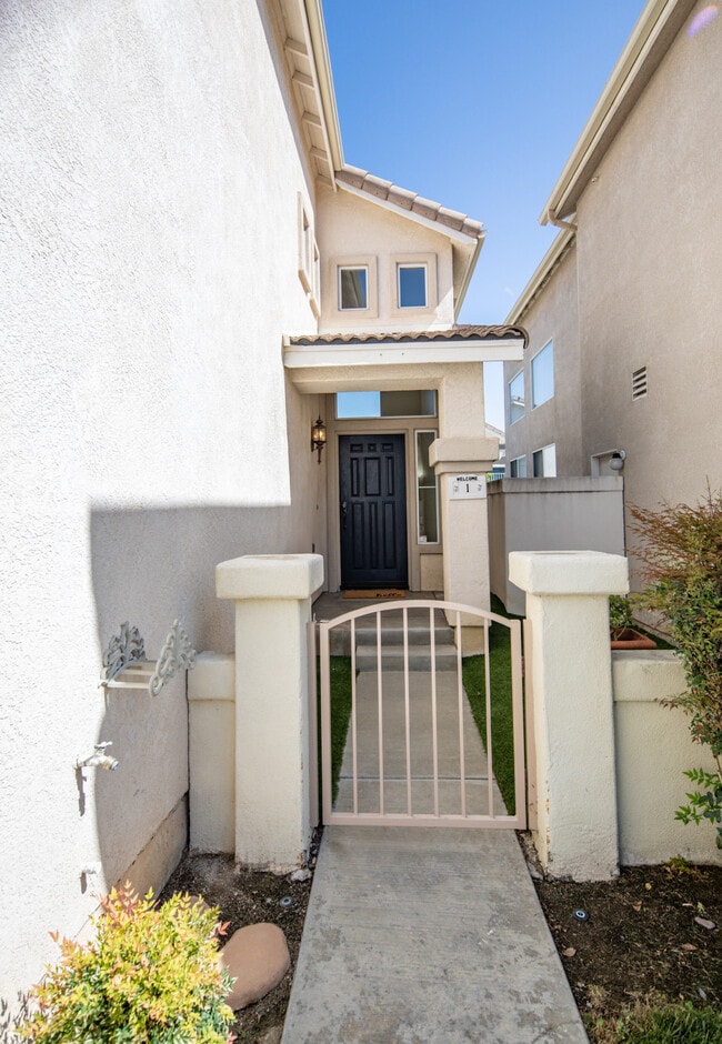 1 Quebec in Aliso Viejo, CA - Building Photo - Building Photo