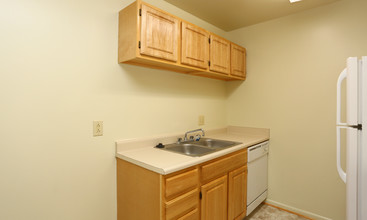 Manor View Apartments in Portsmouth, VA - Building Photo - Building Photo