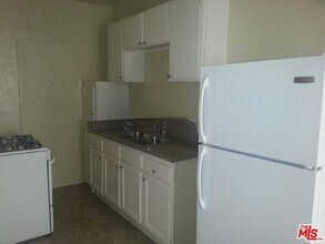 425 S Grand View St in Los Angeles, CA - Building Photo - Building Photo