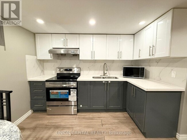 property at 19 Baylawn Dr