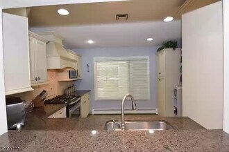 24 Stryker Ct in Bridgewater, NJ - Building Photo - Building Photo