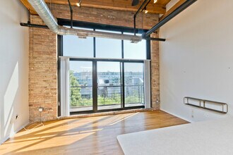 2210 W Wabansia Ave in Chicago, IL - Building Photo - Building Photo