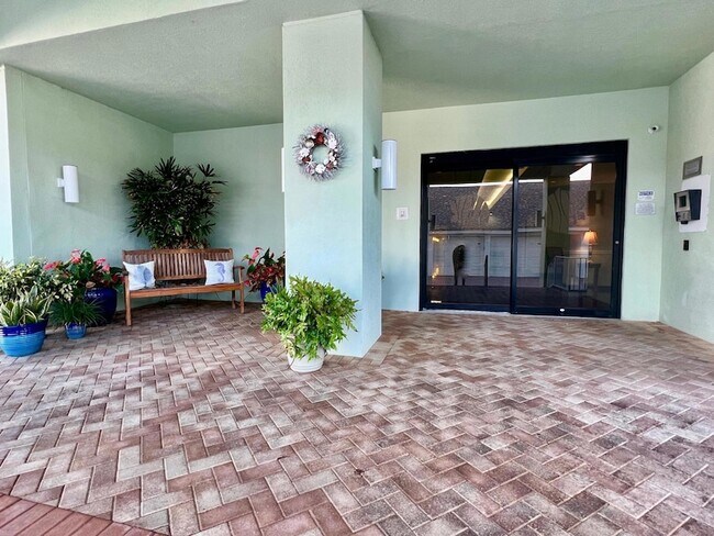 2700 N Hwy A1A, Unit 1301 in Fort Pierce, FL - Foto de edificio - Building Photo