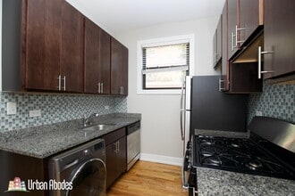 908 W George St, Unit M19G in Chicago, IL - Building Photo - Building Photo
