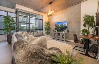 1050 Island Ave, Unit 404 in San Diego, CA - Building Photo - Building Photo