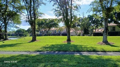 3851 Estepona Ave in Doral, FL - Building Photo - Building Photo