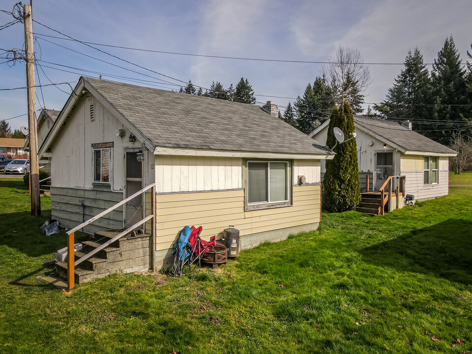 Lake Meridian Cottages in Kent, WA - Building Photo